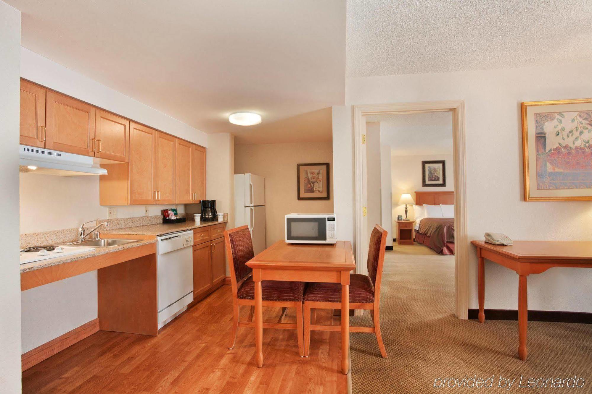 Отель Hyatt House Colorado Springs Airport Экстерьер фото